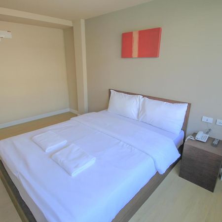 The Sea Bangsaen Hotel Bagian luar foto