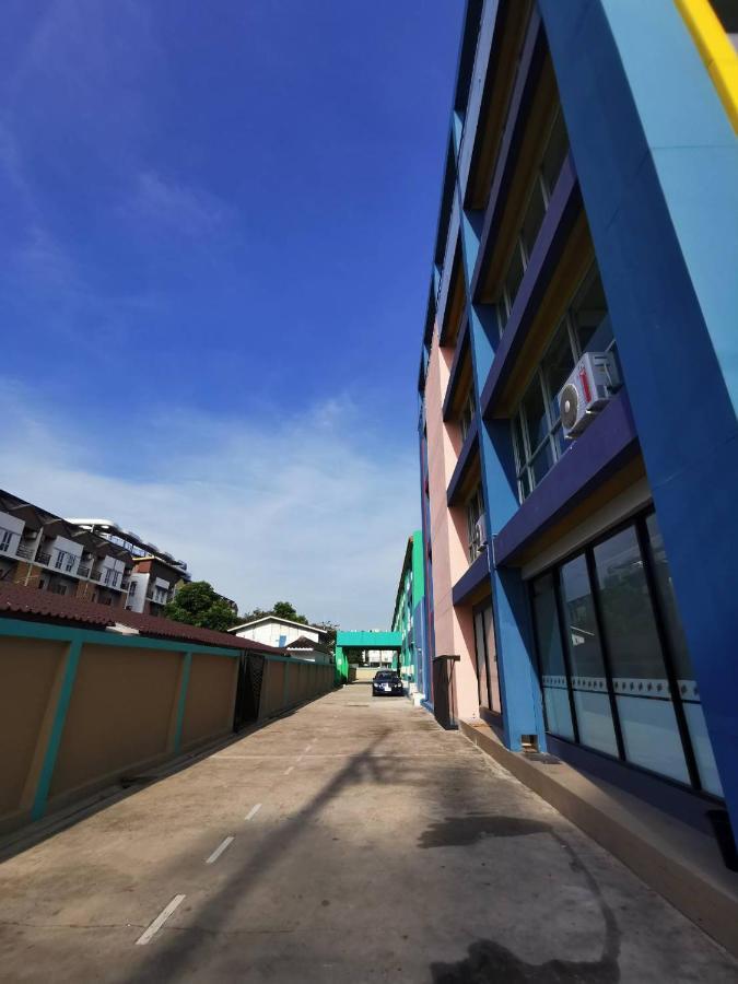 The Sea Bangsaen Hotel Bagian luar foto