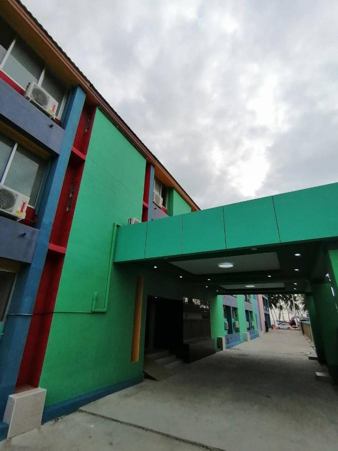 The Sea Bangsaen Hotel Bagian luar foto