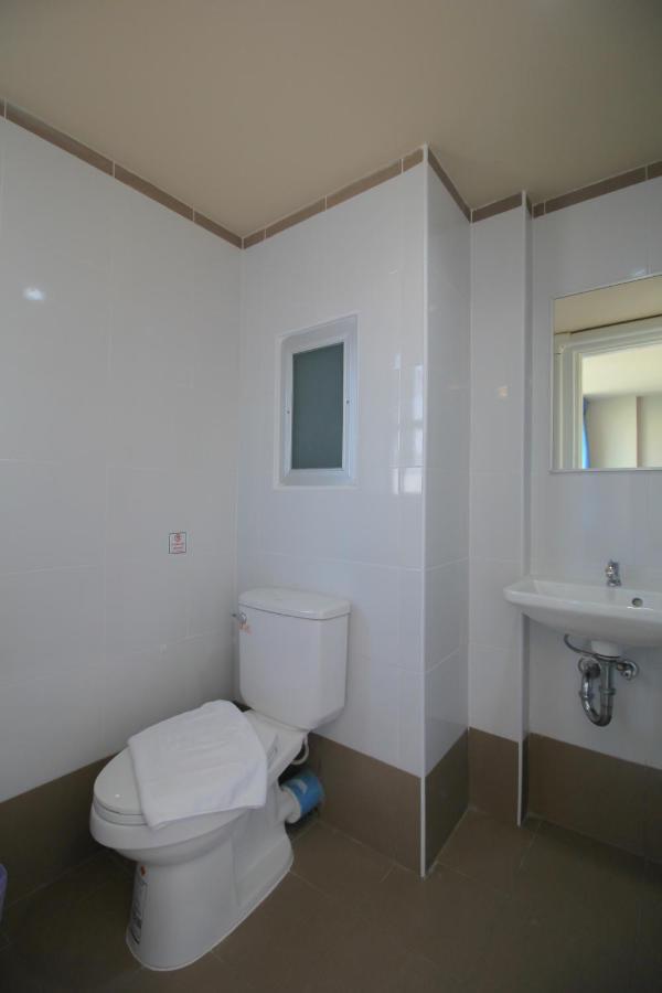The Sea Bangsaen Hotel Bagian luar foto
