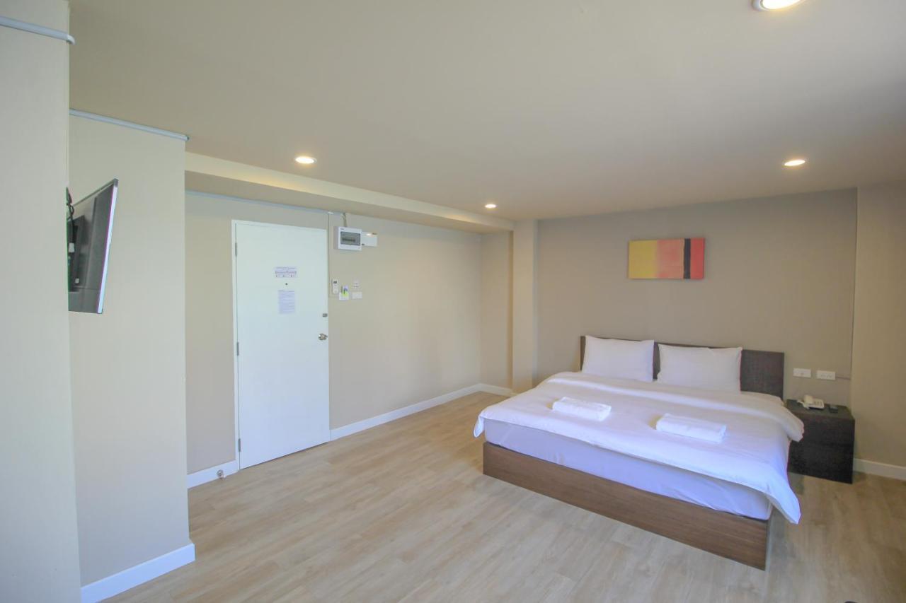 The Sea Bangsaen Hotel Bagian luar foto