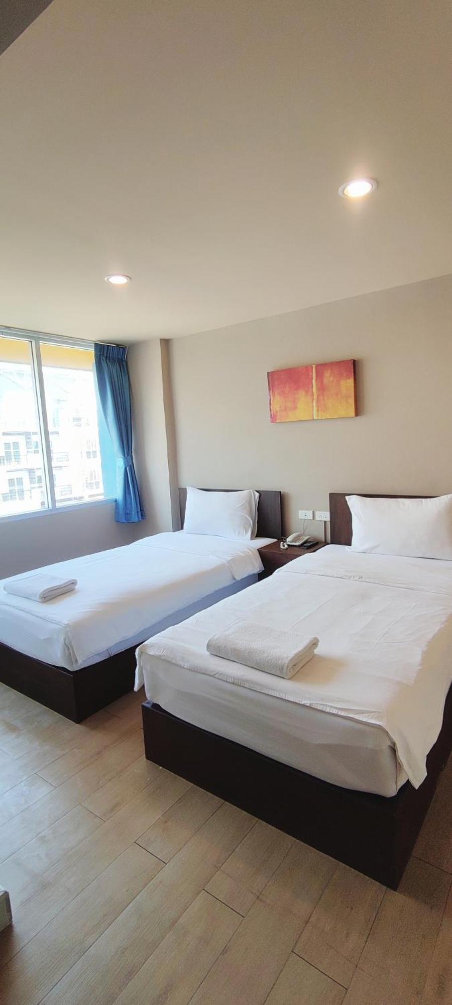 The Sea Bangsaen Hotel Bagian luar foto