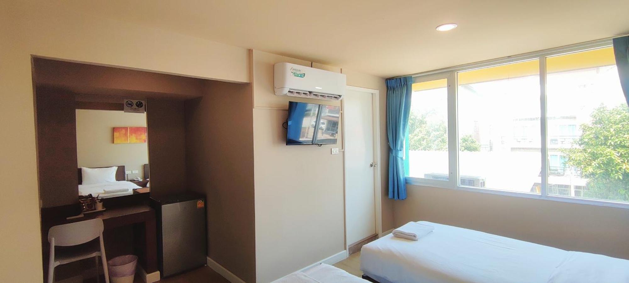 The Sea Bangsaen Hotel Bagian luar foto